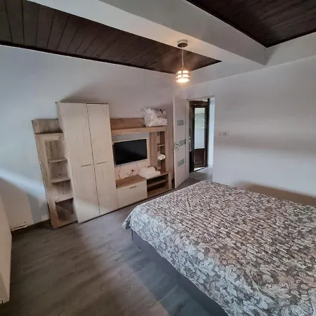Casa Alba Str,crizantemelor 17