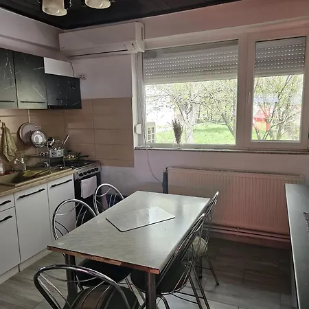 Casa Alba Str,crizantemelor 17 Orşova
