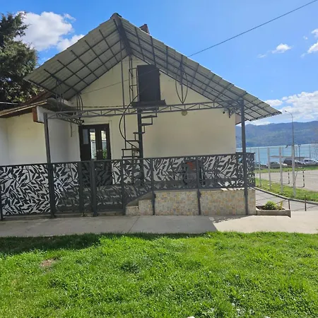 Casa Alba Str,crizantemelor 17 Orşova